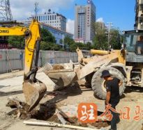 美女勾引色色午夜九一调教艹国产欧美鸡扒高温下的坚守｜道路建设者用汗水铺就畅通路